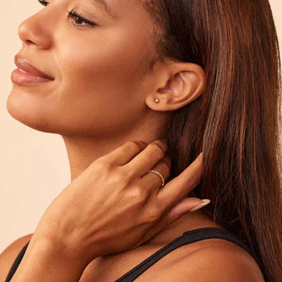 Ball™ | עגילי כדור בצבע זהב