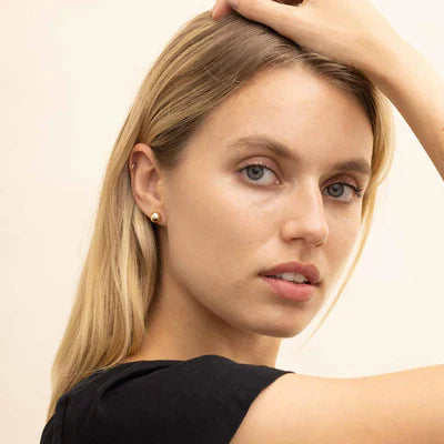 Ball™ | עגילי כדור בצבע זהב